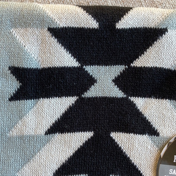 Leila Stogan Design Hat and Scarf Set NWT - Picture 5 of 5